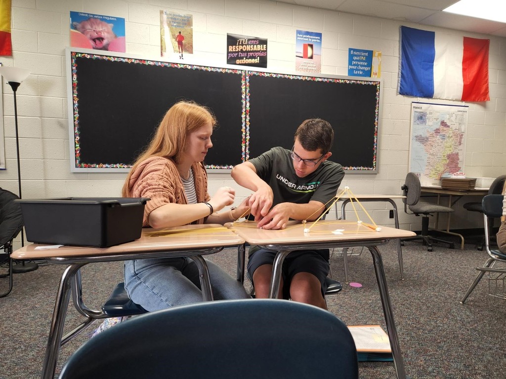 Photo of students working (3)