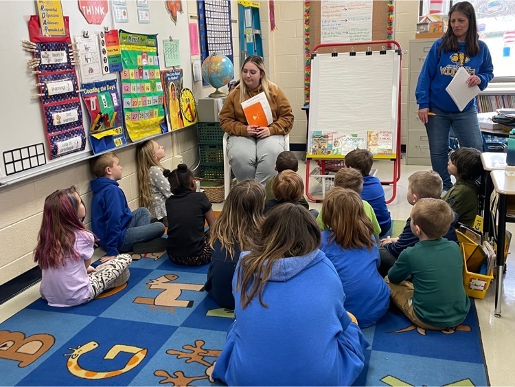FFA members reading to elementary students 