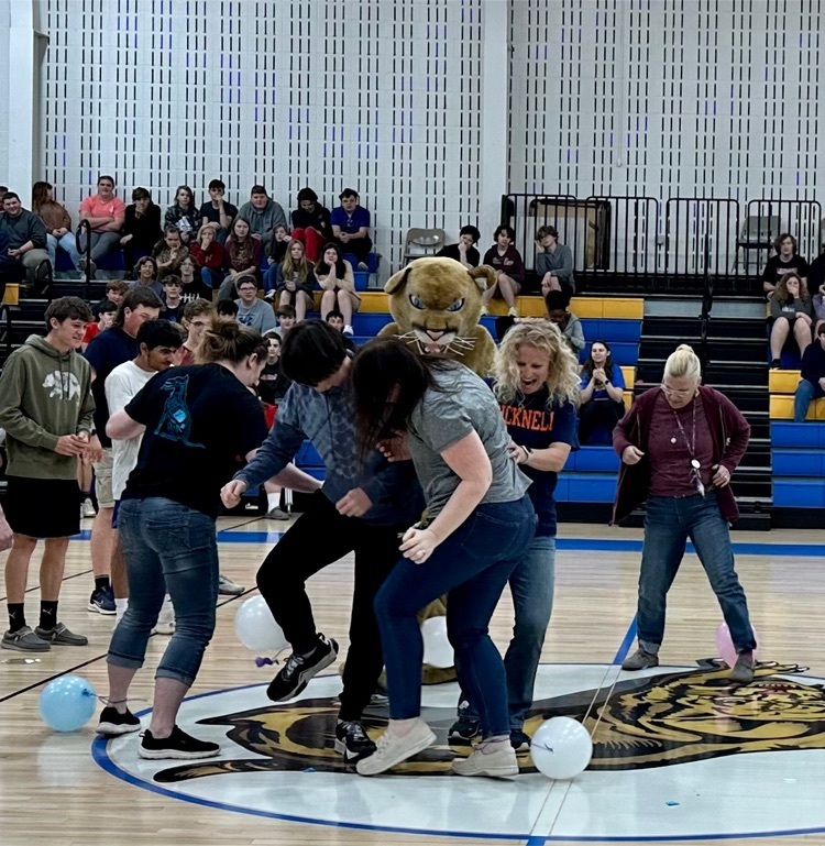 Students vs faculty balloon game